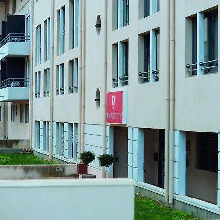 Appart'city Confort - Cote Port 3*