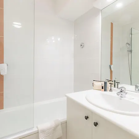 Appart'city Confort - Cote Port Aparthotel