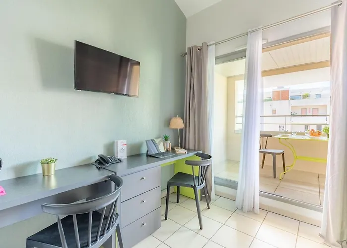 Appart'city Confort - Cote Port Aparthotel