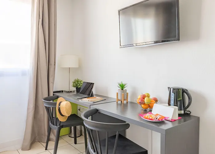 Appart'city Confort - Cote Port 3*